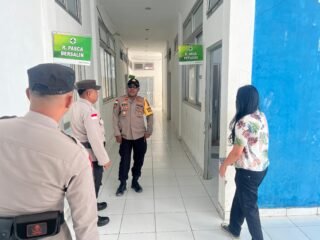 Kapolsek Kelila Pimpin Patroli Jalan Kaki, Tingkatkan Kehadiran Polisi di Tengah Masyarakat