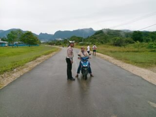 Sat Lantas Polres Mamberamo Tengah Terapkan Teguran Humanis pada Hari Kedelapan Operasi Keselamatan Cartenz 2026