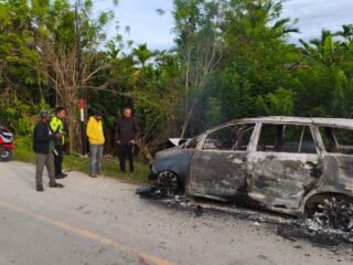 Diduga Mabuk, Pengemudi Innova Celaka di Sarmi–Kendaraan Terbakar Sebelum Dievakuasi