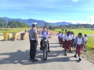 Strong Point Pagi, Polres Mamberamo Tengah Tertibkan Pengendara Tanpa Helm dan TNKB di Kobakma