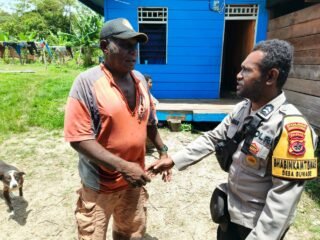 Bhabinkamtibmas Desa Guwage Sosialisasikan Kamtibmas dan Keselamatan Warga