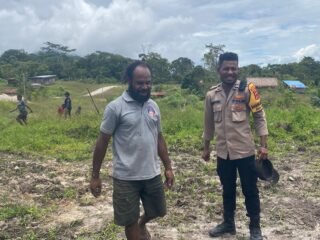 Bhabinkamtibmas Intensifkan DDS, Ajak Warga Kampung Asbol Jaga Keamanan dan Jauhi Narkoba