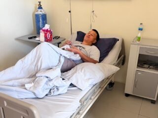 Kabagops Polres Mamberamo Tengah Jenguk Kapolres yang Dirawat di Rumah Sakit Bhayangkara Jayapura