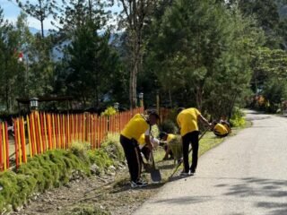 Polsek Kelila Gelar Kerja Bakti di Sekitar Lingkungan Mapolsek