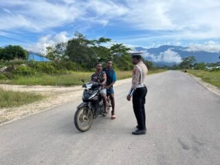 Pengaturan Lalu Lintas Pagi Hari, Sat Lantas Mamberamo Tengah Beri Teguran Humanis