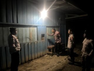 Ciptakan Rasa Aman, Polsek Kelila Gelar Patroli Jalan Kaki