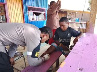 Sidokkes Polres Mamberamo Tengah Berikan Pelayanan Kesehatan kepada Masyarakat di Kobakma