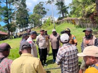 Melalui Giat Sambang, Polsek Kelila Berhasil Mediasi Perselisihan Warga di Distrik Eragayam