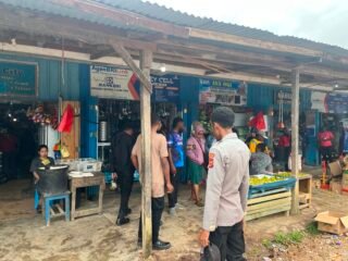 Patroli Siang Hari, Polisi Jaga Keamanan Pasar Sentral Kobakma