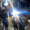 Patroli Jalan Kaki, Regu I Polsek Kelila Sampaikan Pesan Kamtibmas kepada Warga