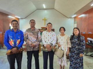 Waka Polres Mamberamo Tengah Pererat Silaturahmi Lewat Ibadah Bersama Jemaat GKI Kairos Kobakma