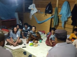 Polsek Kelila Sampaikan Imbauan Keselamatan Kerja kepada Pekerja Bangunan