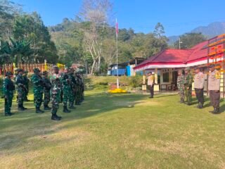 Sinergitas Polsek Kelila dan TNI, Wujudkan Peresmian Puskesmas Uganda yang Aman