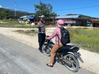 Satlantas Polres Mamberamo Tengah Perkuat Kamseltibcar Lantas Melalui Strong Point Pagi