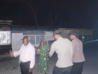 Patroli Malam, Regu Jaga I Polsek Kelila Hadir Jaga Kamtibmas dan Pererat Kedekatan dengan Warga