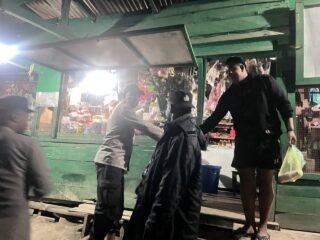 Patroli Malam Polsek Kelila, AIPDA Yunus Logo Ajak Warga Bersama Jaga Keamanan