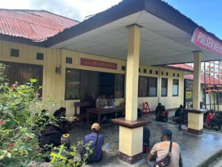 Polsek Kelila Hadir sebagai Penengah, Persoalan Pergantian Aparat Kampung Berakhir Damai