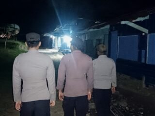 Patroli Jalan Kaki, Polsek Kelila Pantau Kamtibmas di Malam Hari