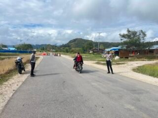 Strong Point Pagi, Satlantas Polres Mamberamo Tengah Hadir Menjaga Keselamatan Warga