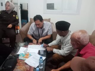 Ustadz Ismail Asso serta Beberapa Tokoh Adat Papua tak Puas Lapor ke KPK dan Presiden, Datangi Kejagung Minta Gubernur John Tabo dan ketua MRP Agus Nikilik Diperiksa